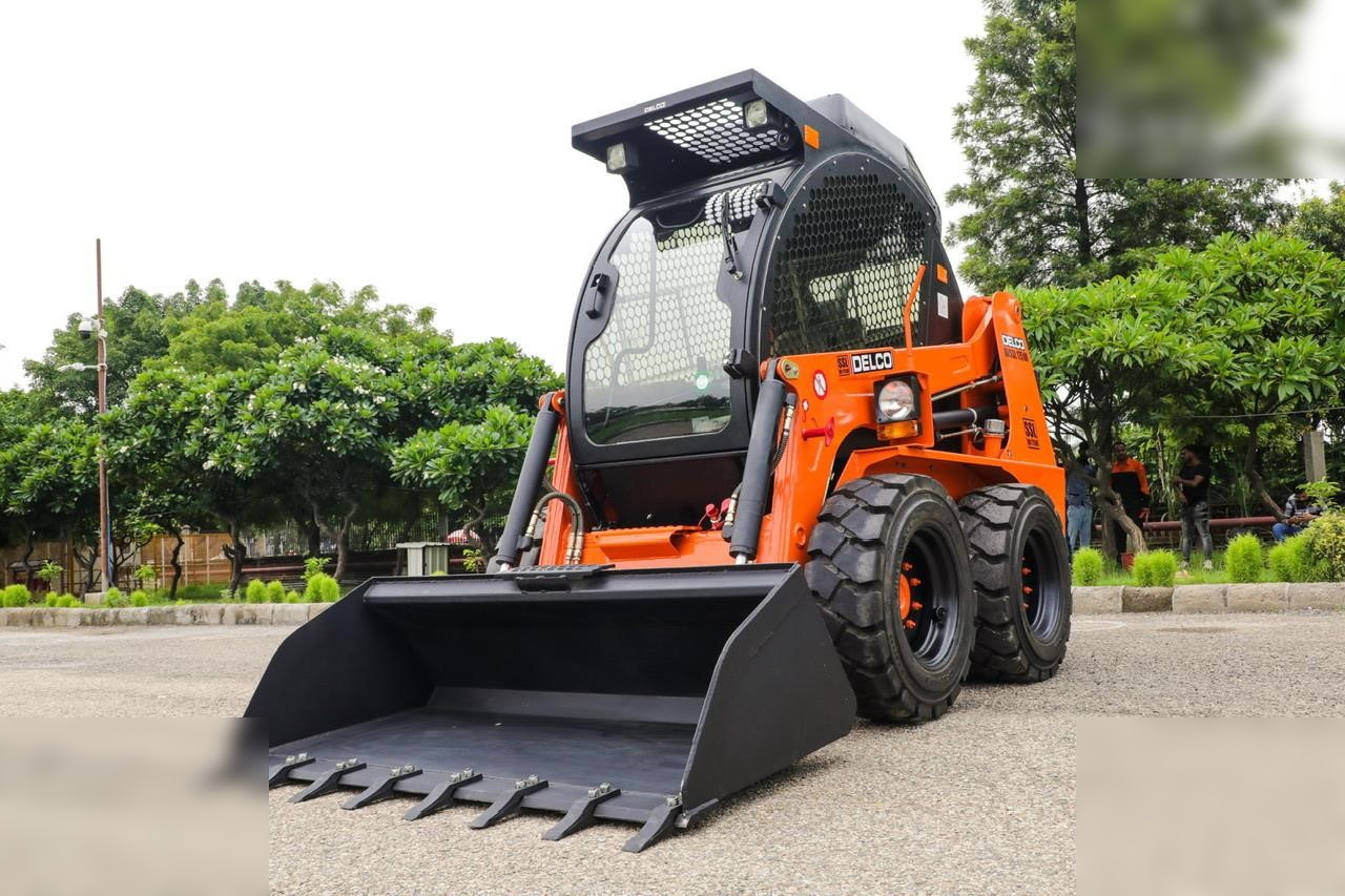 Minicargadora DELCO SSL175: foto 9