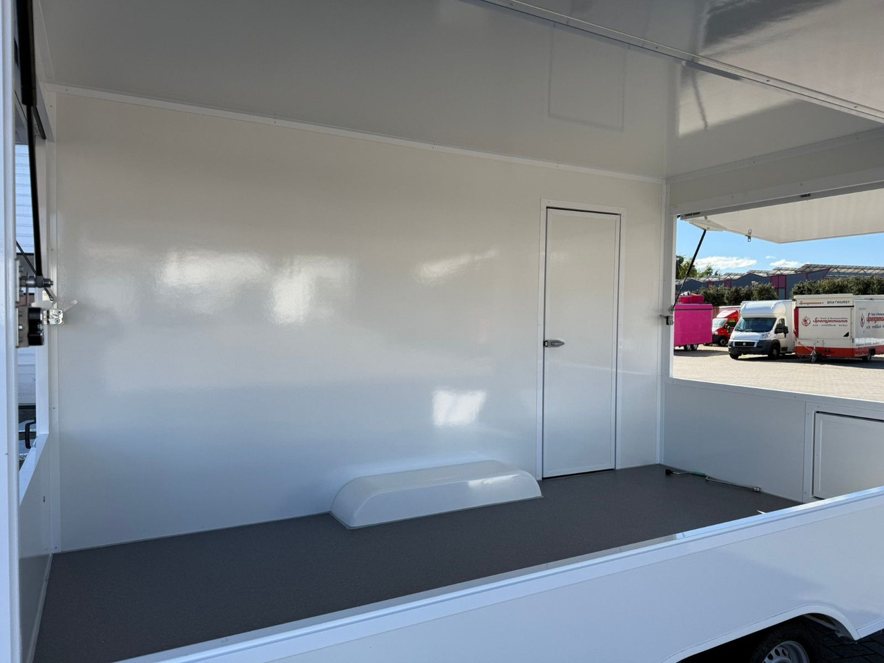 Esselmann Karello 4.2i Verkaufsanhänger Imbiss - Remolque venta ambulante: foto 5 Esselmann Karello 4.2i Verkaufsanhänger Imbiss - Remolque venta ambulante: foto 5