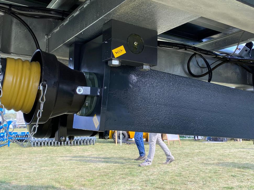 Esparcidor de estiércol Auto-Agro Miststreuer / Manure spreader / Epandeur à fumier / Rimorchio spandiconcime / Разбрасыватель органических удобрений / Rozrzutnik obornika Tandem N268: foto 12