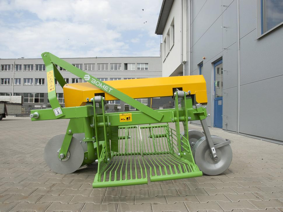 Bomet Siebkettenroder / Potato digger / Arracheuse de pomme de terre / Scavapatate / Однорядная картофельная копалка / Kopaczka do ziemniaków Ursa Z655 - Cosechadora de patatas: foto 3 Bomet Siebkettenroder / Potato digger / Arracheuse de pomme de terre / Scavapatate / Однорядная картофельная копалка / Kopaczka do ziemniaków Ursa Z655 - Cosechadora de patatas: foto 3