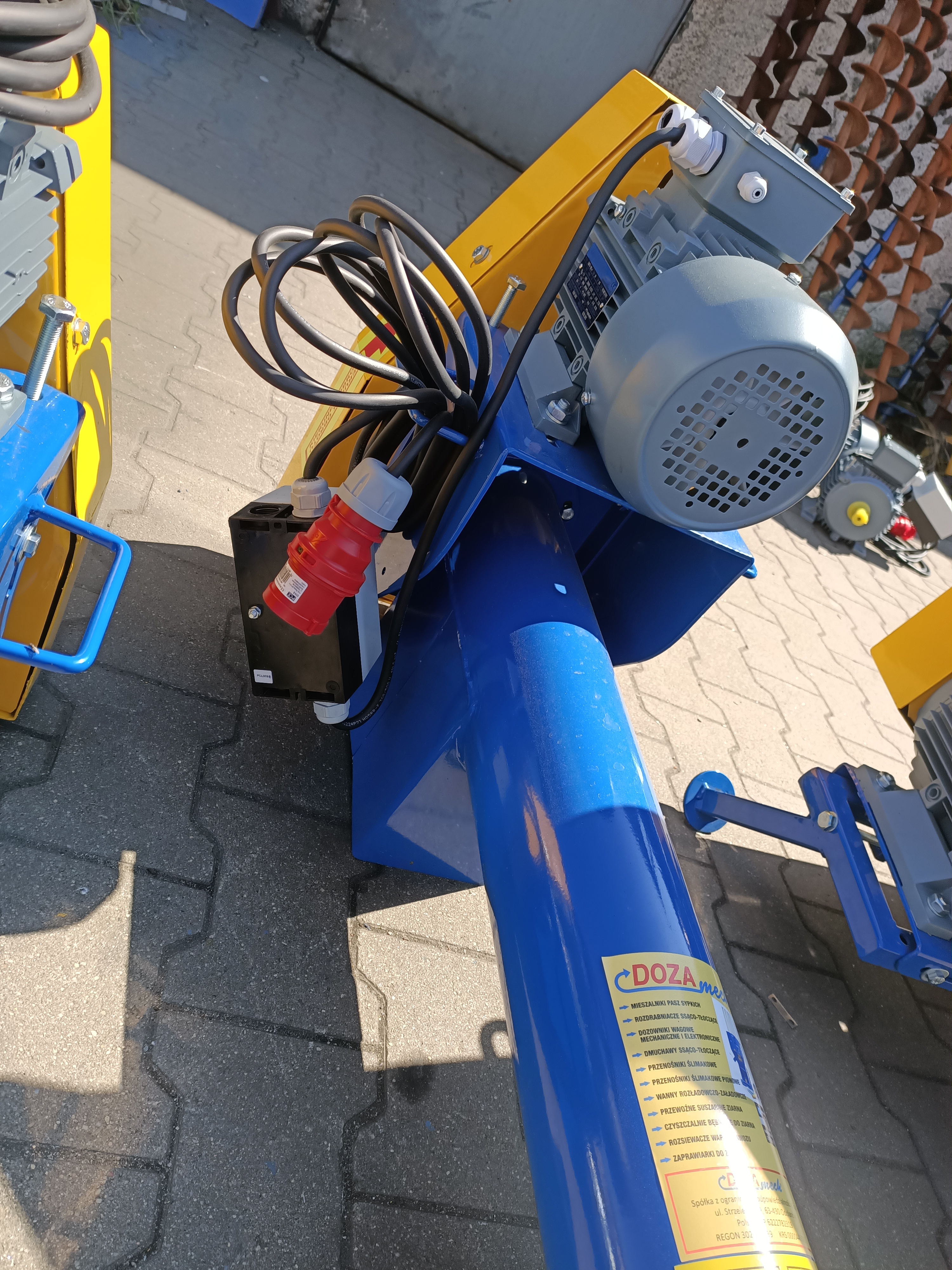Dozamech Förderschnecke / Screw conveyor / Convoyeur a vis / Transportador de tornillo / Trasportatore a coclea / Шнековый конвейер / Przenośnik ślimakowy T-403 - Transportador: foto 5 Dozamech Förderschnecke / Screw conveyor / Convoyeur a vis / Transportador de tornillo / Trasportatore a coclea / Шнековый конвейер / Przenośnik ślimakowy T-403 - Transportador: foto 5