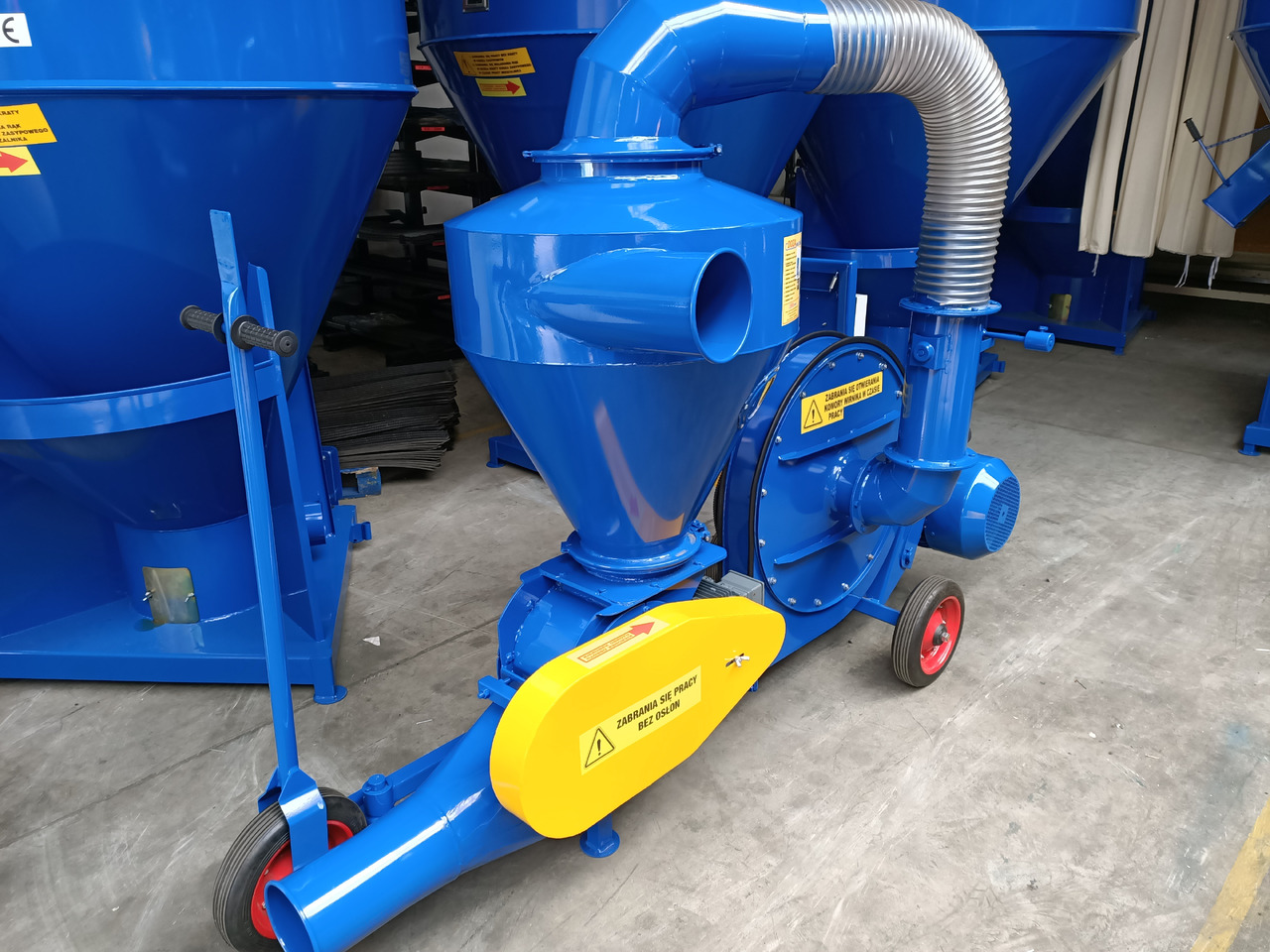 Dozamech Saug-Druckgebläse / Suction and pressure blower / Suceuse à grains / Trasportatore / Пневматический вдуватель / Dmuchawa ssąco-tłocząca T-420 - Transportador: foto 1 Dozamech Saug-Druckgebläse / Suction and pressure blower / Suceuse à grains / Trasportatore / Пневматический вдуватель / Dmuchawa ssąco-tłocząca T-420 - Transportador: foto 1