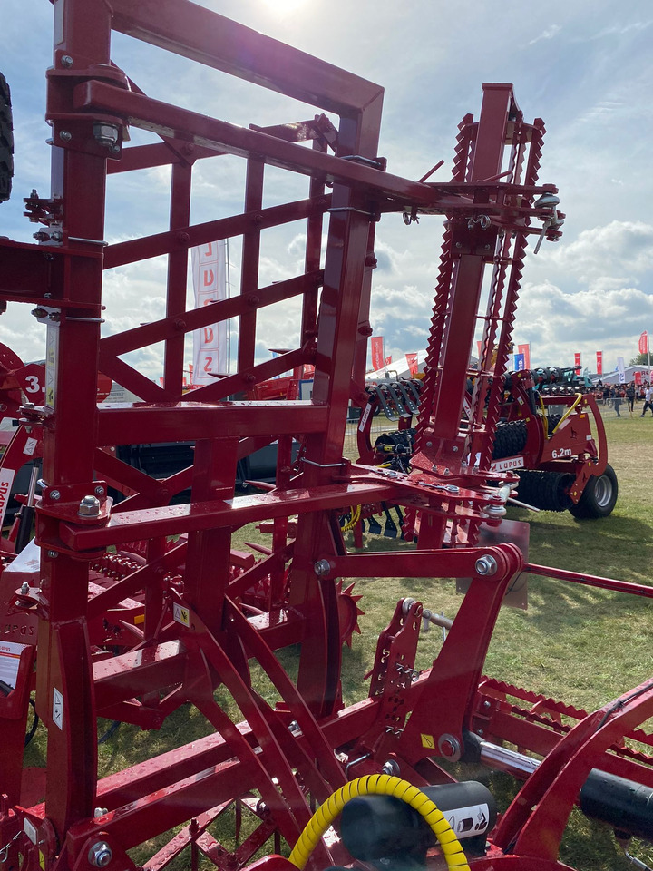 Lupus 7-Felder schwere Zinkenegge / Tine harrow / Herse à dents / Grada de púas de 5 campos / Erpice / 7-польная зубовая борона / Brona zębowa 7 m - Grada: foto 5 Lupus 7-Felder schwere Zinkenegge / Tine harrow / Herse à dents / Grada de púas de 5 campos / Erpice / 7-польная зубовая борона / Brona zębowa 7 m - Grada: foto 5