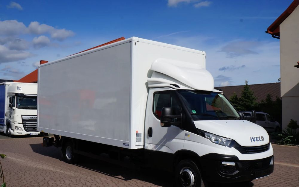 Iveco DAILY 72c18 Automat HI-MATIC Kontener 6 m 74 tys km STAN NOWY - Camión caja cerrada: foto 1 Iveco DAILY 72c18 Automat HI-MATIC Kontener 6 m 74 tys km STAN NOWY - Camión caja cerrada: foto 1