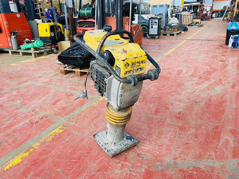 BOMAG Pilonneuse BT65/4 - Vibroapisonador: foto 1 BOMAG Pilonneuse BT65/4 - Vibroapisonador: foto 1