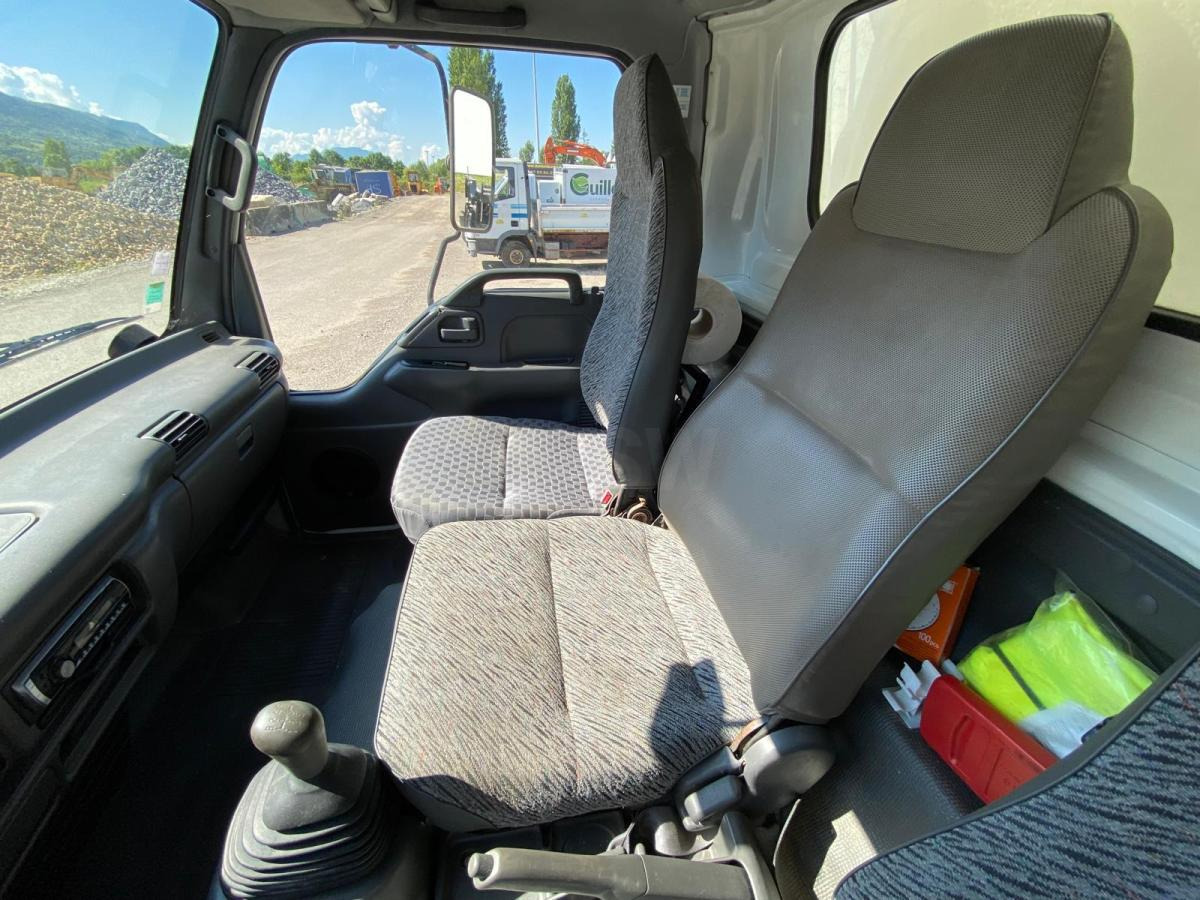 Camión caja cerrada ISUZU Camion SÉRIE N AVEC 2 STRUCTURES CHAPITEAUX: foto 14