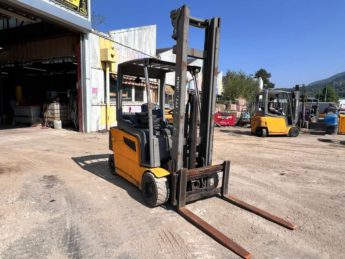 Jungheinrich EFG318 400ZZ Chariot élévateur électrique 1,8T - Carretilla elevadora eléctrica: foto 4 Jungheinrich EFG318 400ZZ Chariot élévateur électrique 1,8T - Carretilla elevadora eléctrica: foto 4