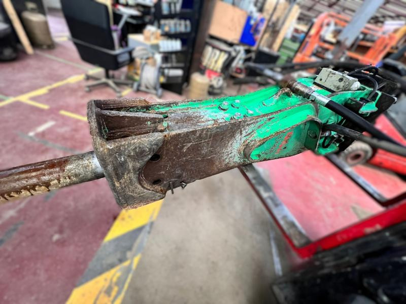 MONTABERT M900 BRH Marteau hydraulique pour 15-25T - Martillo hidráulico: foto 5 MONTABERT M900 BRH Marteau hydraulique pour 15-25T - Martillo hidráulico: foto 5