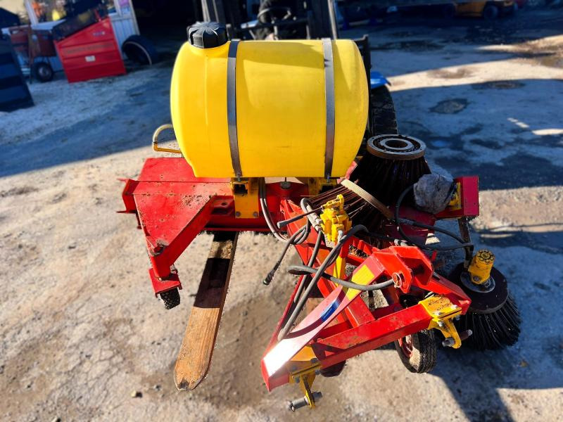 RABAUD CHAMPION BALAYEUSE ALIGNEUSE AVEC BALAIS LATERAL - Barredora cucharón: foto 3 RABAUD CHAMPION BALAYEUSE ALIGNEUSE AVEC BALAIS LATERAL - Barredora cucharón: foto 3