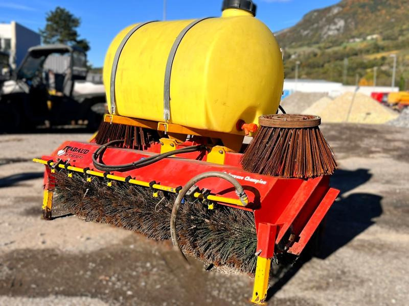 RABAUD CHAMPION BALAYEUSE ALIGNEUSE AVEC BALAIS LATERAL - Barredora cucharón: foto 1 RABAUD CHAMPION BALAYEUSE ALIGNEUSE AVEC BALAIS LATERAL - Barredora cucharón: foto 1