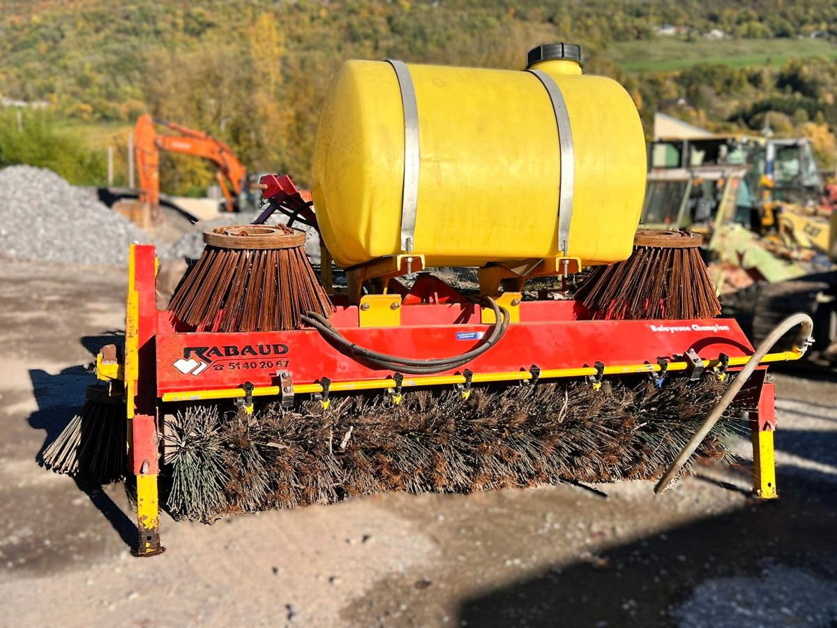 RABAUD CHAMPION BALAYEUSE ALIGNEUSE AVEC BALAIS LATERAL - Barredora cucharón: foto 2 RABAUD CHAMPION BALAYEUSE ALIGNEUSE AVEC BALAIS LATERAL - Barredora cucharón: foto 2