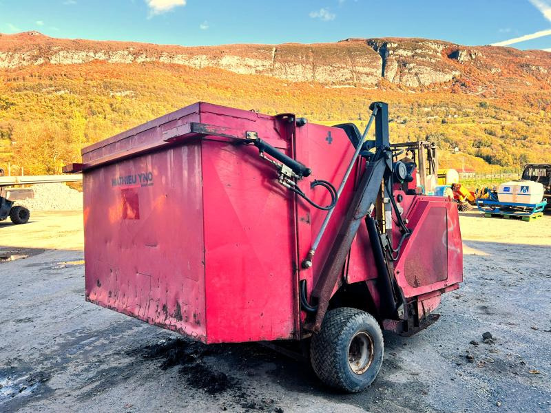 YNO 135-3 VEH Balayeuse diesel - Barredora vial: foto 4 YNO 135-3 VEH Balayeuse diesel - Barredora vial: foto 4