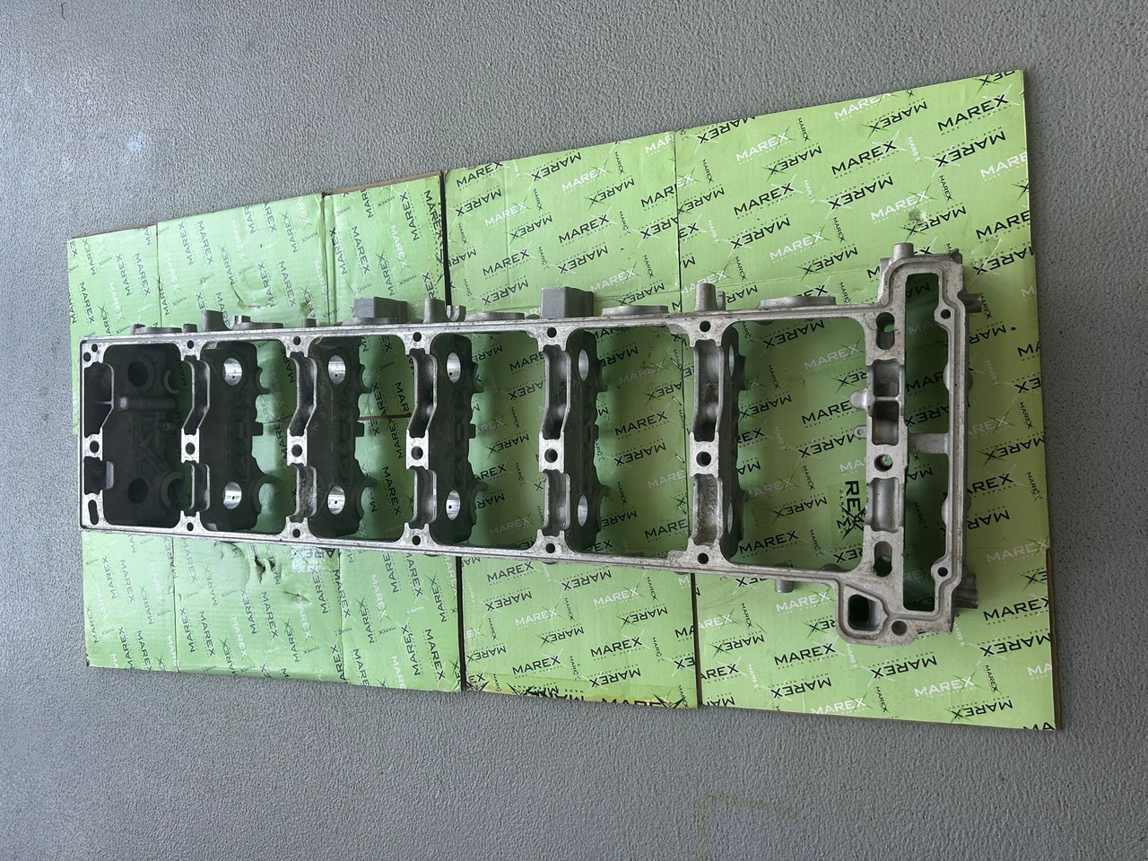 MERCEDES-BENZ ROCKER HOUSING-OM471-A4710512202 - Recambio: foto 1 MERCEDES-BENZ ROCKER HOUSING-OM471-A4710512202 - Recambio: foto 1