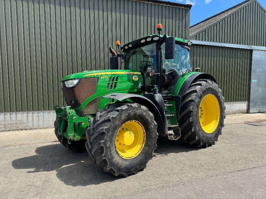 John Deere 6215 R AutoPower - Tractor: foto 1 John Deere 6215 R AutoPower - Tractor: foto 1