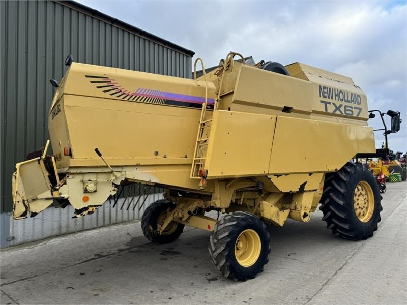 New Holland New Holland TX67 c/w 20ft Header - Accesorios para cosechadoras: foto 2 New Holland New Holland TX67 c/w 20ft Header - Accesorios para cosechadoras: foto 2