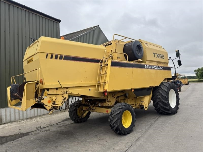 New Holland TX65 c/w 17ft Header - Accesorios para cosechadoras: foto 4 New Holland TX65 c/w 17ft Header - Accesorios para cosechadoras: foto 4