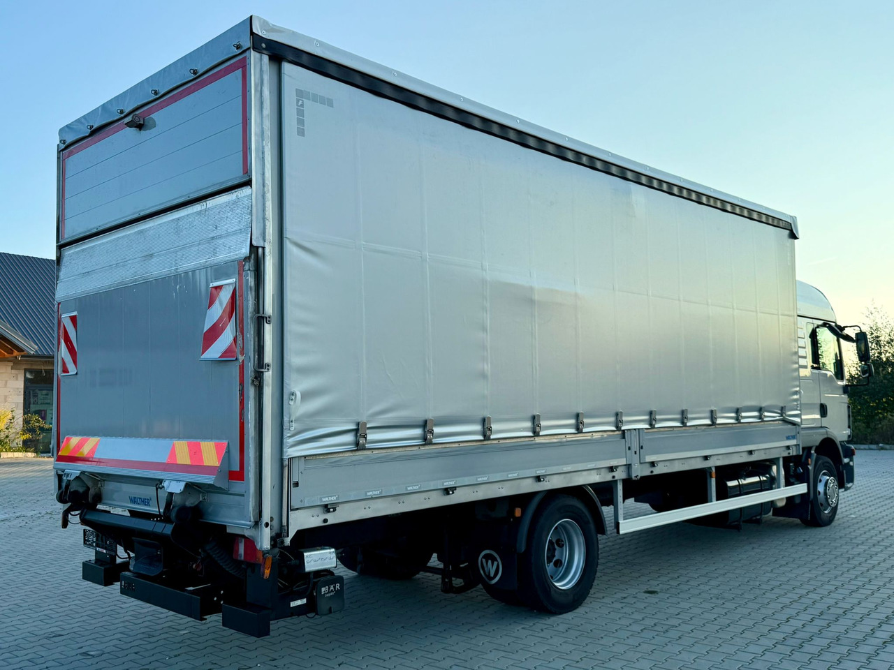 MAN TGM 12.250 / TGL / BURTO - FIRANKA / WINDA / 18 PALET / AUTOMAT - Camión lona: foto 3 MAN TGM 12.250 / TGL / BURTO - FIRANKA / WINDA / 18 PALET / AUTOMAT - Camión lona: foto 3