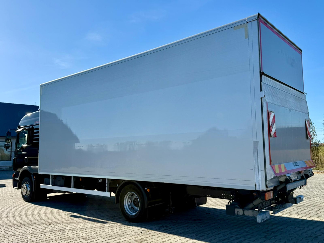 MAN TGM 12.290 / TGL / KONTENER / WINDA / 18 EUROPALET / SYPIALKA / - Camión caja cerrada: foto 5 MAN TGM 12.290 / TGL / KONTENER / WINDA / 18 EUROPALET / SYPIALKA / - Camión caja cerrada: foto 5