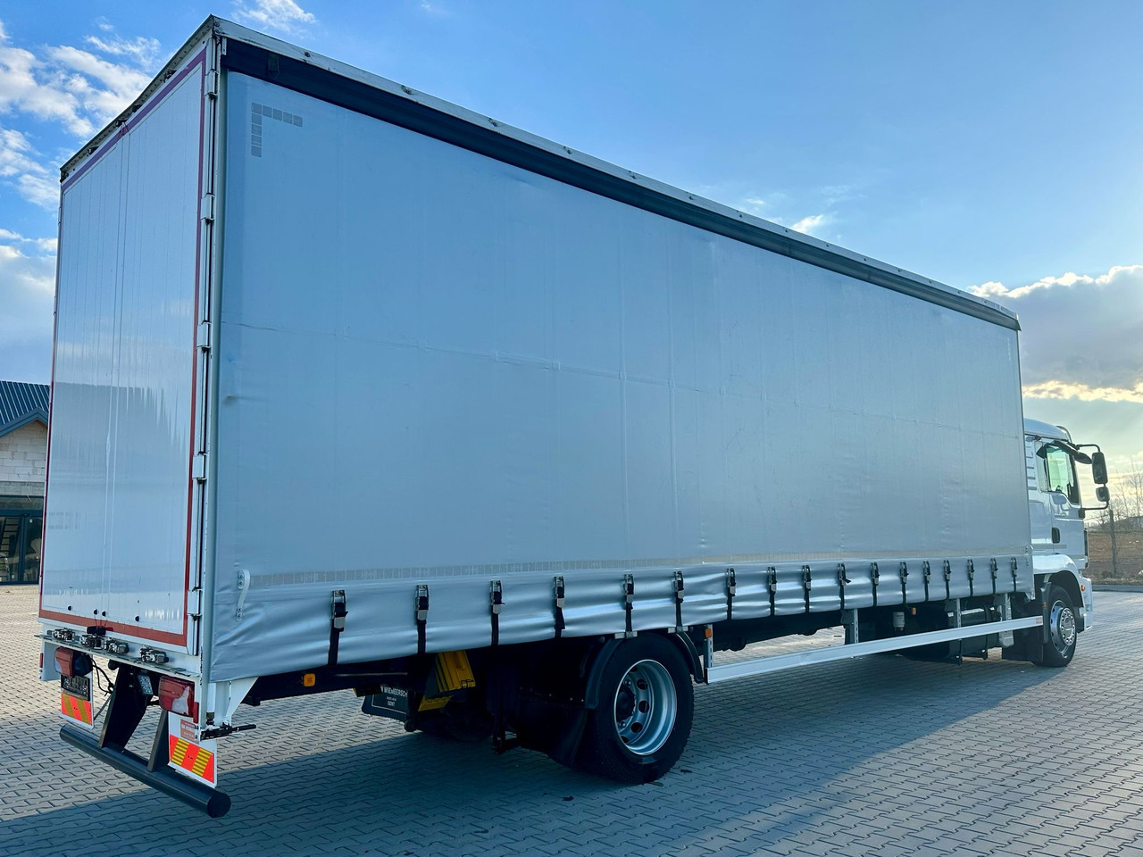 MAN TGM 18.290 / FIRANKA / WINDA / 22 EUROPALETY / AUTOMAT / SYPIALKA / 9 059 KG ŁADOWNOŚCI / NISKI PRZEBIEG / ZSUWANY DACH / EURO 6 - Camión lona: foto 5 MAN TGM 18.290 / FIRANKA / WINDA / 22 EUROPALETY / AUTOMAT / SYPIALKA / 9 059 KG ŁADOWNOŚCI / NISKI PRZEBIEG / ZSUWANY DACH / EURO 6 - Camión lona: foto 5