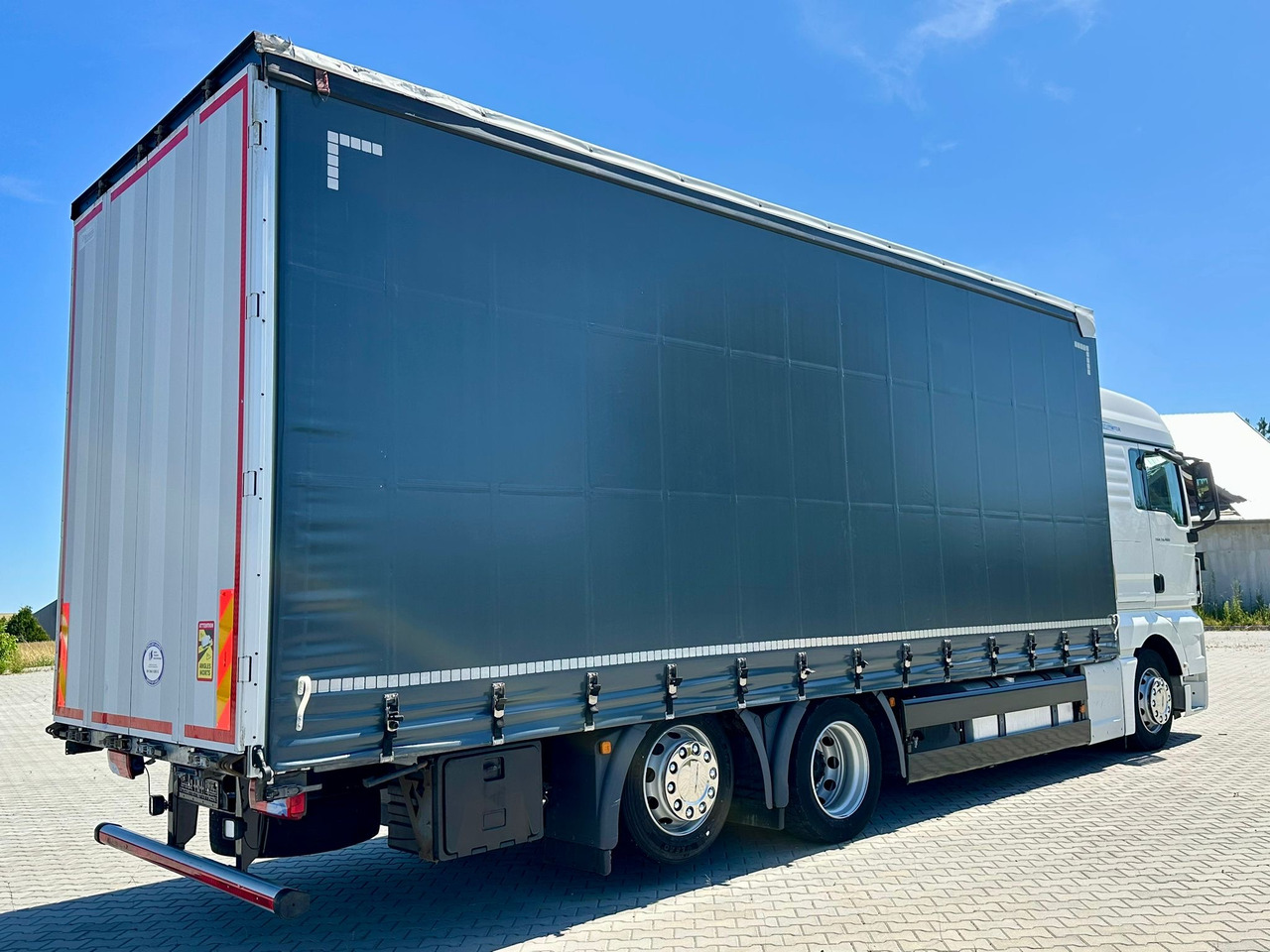 MAN TGX 26.460 / FIRANKA / 19 EUROPALET / 7.75 M / 6X2 / OŚ PODNOSZONA / AU - Camión lona: foto 3 MAN TGX 26.460 / FIRANKA / 19 EUROPALET / 7.75 M / 6X2 / OŚ PODNOSZONA / AU - Camión lona: foto 3