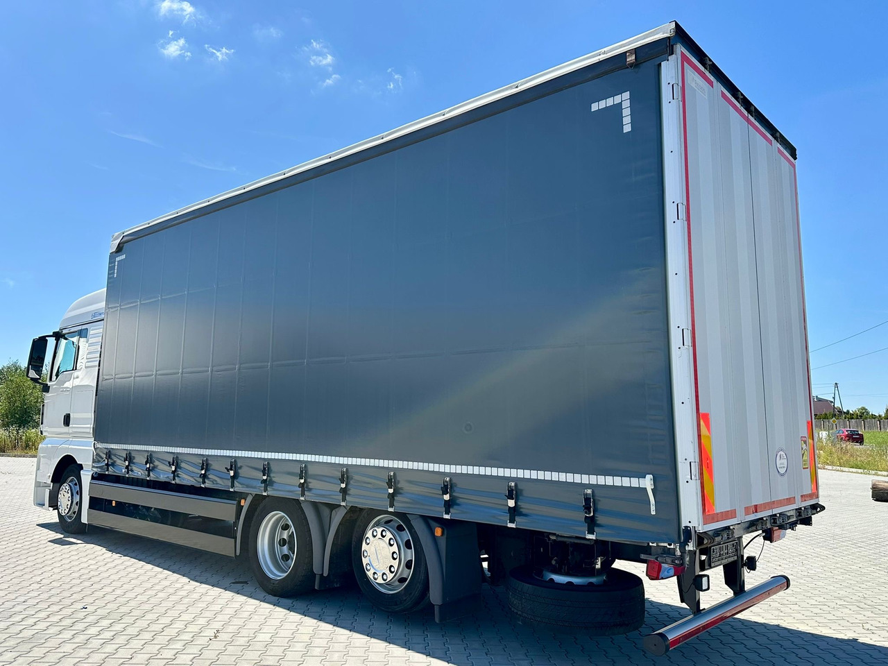 MAN TGX 26.460 / FIRANKA / 19 EUROPALET / 7.75 M / 6X2 / OŚ PODNOSZONA / AU - Camión lona: foto 4 MAN TGX 26.460 / FIRANKA / 19 EUROPALET / 7.75 M / 6X2 / OŚ PODNOSZONA / AU - Camión lona: foto 4