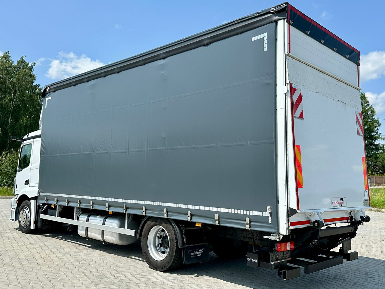 MERCEDES-BENZ ACTROS 1833 / FIRANKA / WINDA / 18 PALET / AUTOMAT / 310 TYS KM / DUŻY SILNIK / 2020 ROK / SYPIALKA - Camión lona: foto 4 MERCEDES-BENZ ACTROS 1833 / FIRANKA / WINDA / 18 PALET / AUTOMAT / 310 TYS KM / DUŻY SILNIK / 2020 ROK / SYPIALKA - Camión lona: foto 4