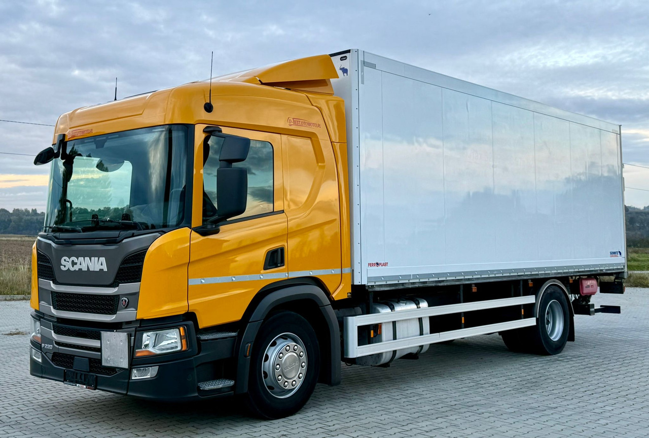 SCANIA P220 / IZOTERMA / WINDA / SCHMITZ / 18 PALET / SILNIK 6 / SYPIALKA / 2019 ROK / NISKI PRZEBIEG - Camión isotérmico: foto 2 SCANIA P220 / IZOTERMA / WINDA / SCHMITZ / 18 PALET / SILNIK 6 / SYPIALKA / 2019 ROK / NISKI PRZEBIEG - Camión isotérmico: foto 2