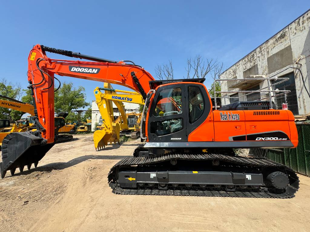 Doosan DX 300 LC-9S - Excavadora de cadenas: foto 1 Doosan DX 300 LC-9S - Excavadora de cadenas: foto 1