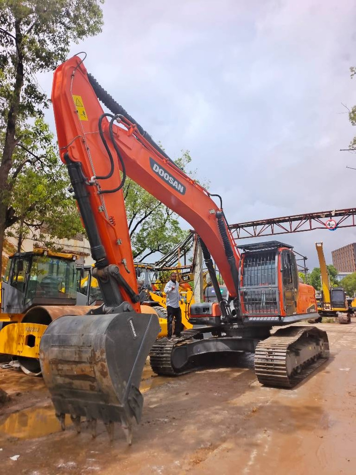 Doosan DX 300LC-9C - Excavadora de cadenas: foto 1 Doosan DX 300LC-9C - Excavadora de cadenas: foto 1