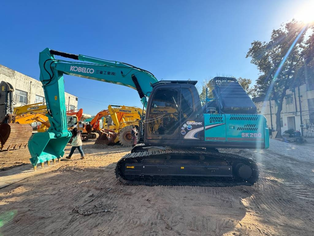 Kobelco SK 200 - Excavadora de cadenas: foto 1 Kobelco SK 200 - Excavadora de cadenas: foto 1