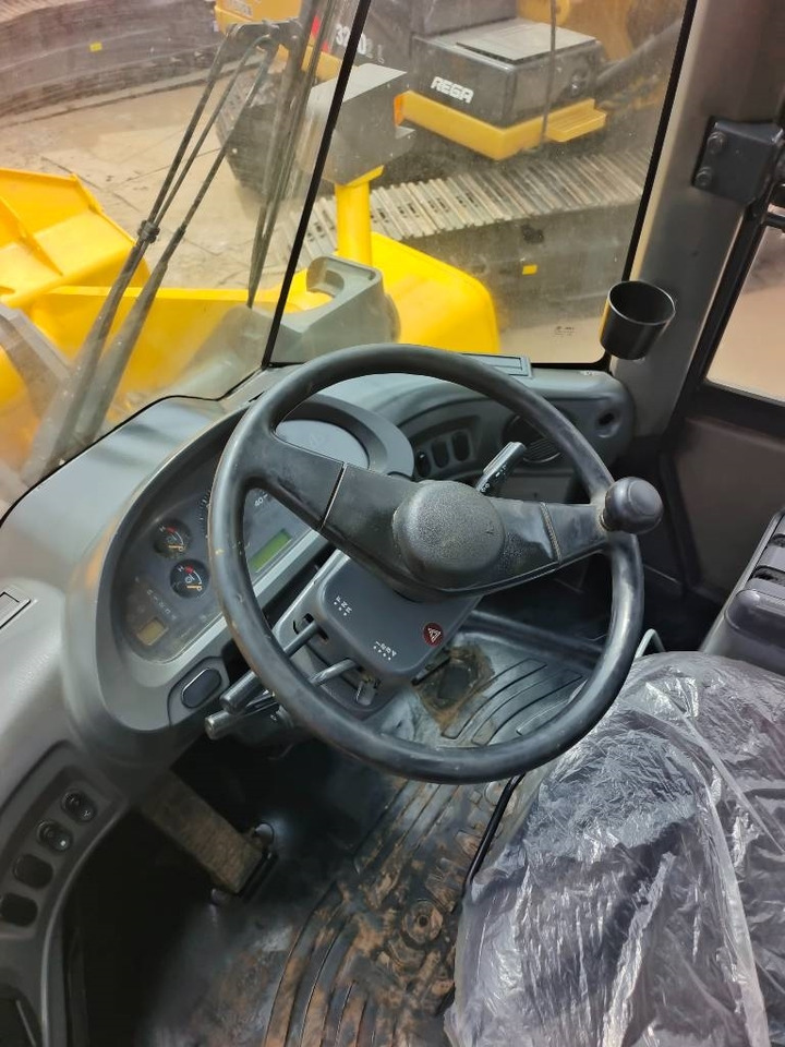 Komatsu WA 380 - Cargadora de ruedas: foto 4 Komatsu WA 380 - Cargadora de ruedas: foto 4