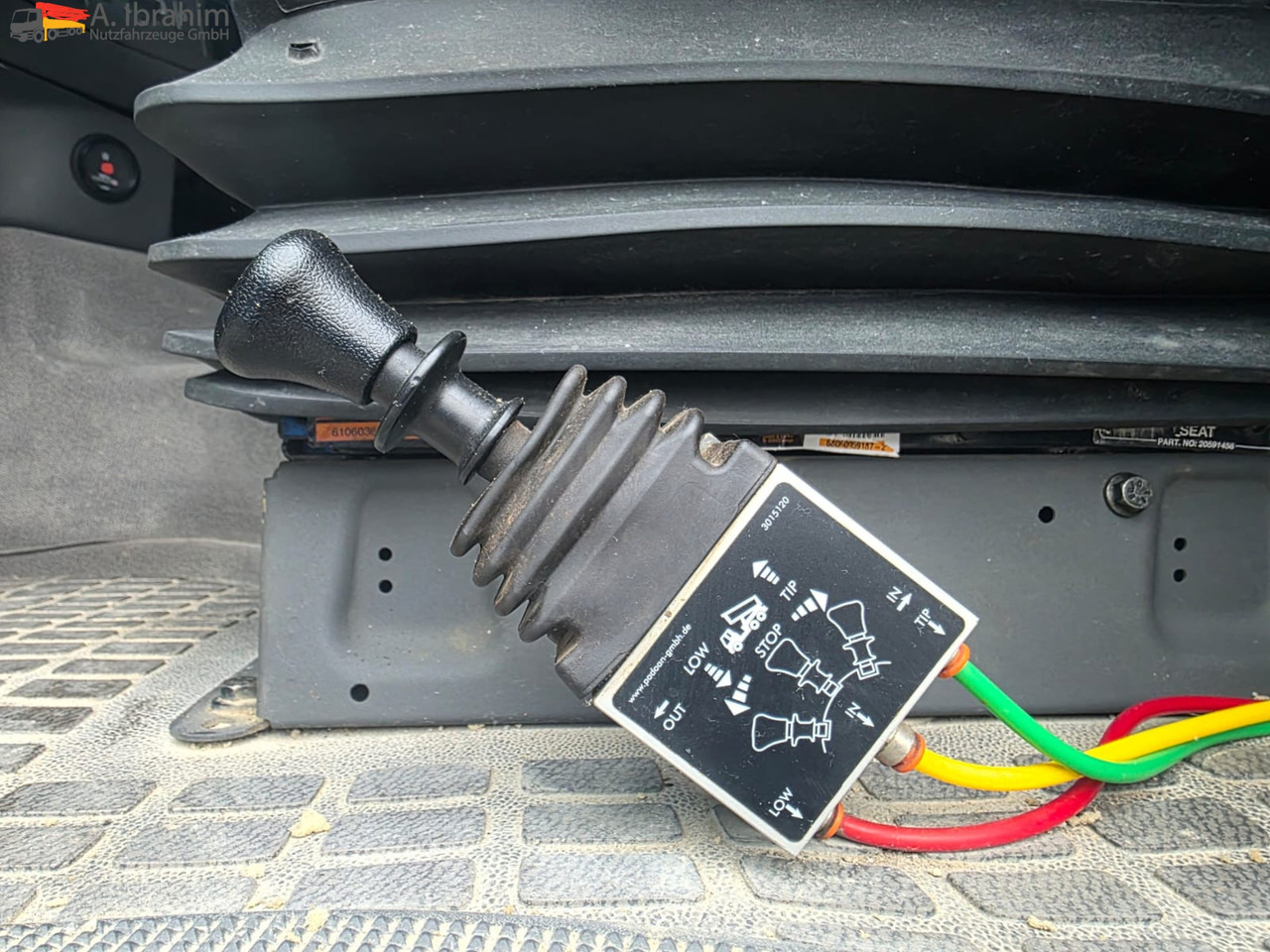 Volvo FH 520 | 6x4 | V8 | Kipphydraulik | Blatt Blatt | Schaltgetriebe | Klima | Trommelbremse | 3 Pedals - Cabeza tractora: foto 4 Volvo FH 520 | 6x4 | V8 | Kipphydraulik | Blatt Blatt | Schaltgetriebe | Klima | Trommelbremse | 3 Pedals - Cabeza tractora: foto 4