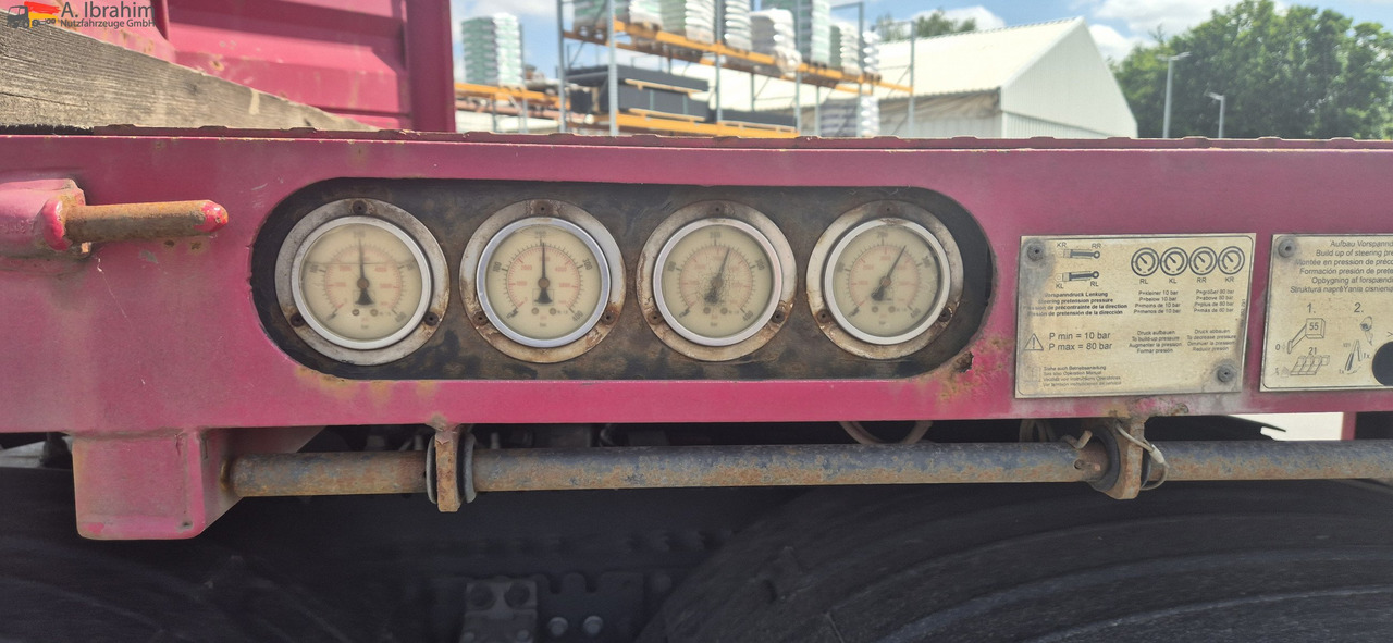 Goldhofer STZ-TBL3-33/80 Tiefbett mit Rampen Lenkung mit FB - Semirremolque góndola rebajadas: foto 5 Goldhofer STZ-TBL3-33/80 Tiefbett mit Rampen Lenkung mit FB - Semirremolque góndola rebajadas: foto 5