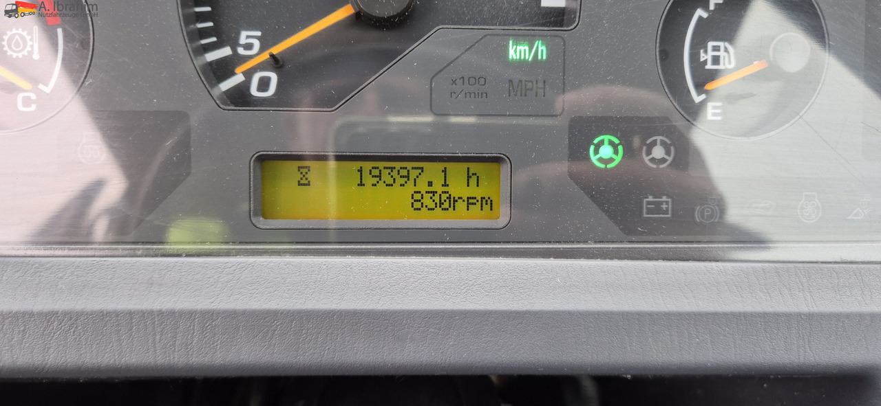 Komatsu WA 250 Zustand technisch ok, optisch 3-4 Unterlagen vorhanden - Cargadora de ruedas: foto 2 Komatsu WA 250 Zustand technisch ok, optisch 3-4 Unterlagen vorhanden - Cargadora de ruedas: foto 2