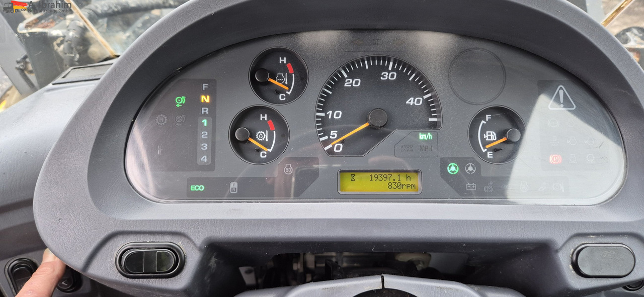 Komatsu WA 250 Zustand technisch ok, optisch 3-4 Unterlagen vorhanden - Cargadora de ruedas: foto 3 Komatsu WA 250 Zustand technisch ok, optisch 3-4 Unterlagen vorhanden - Cargadora de ruedas: foto 3