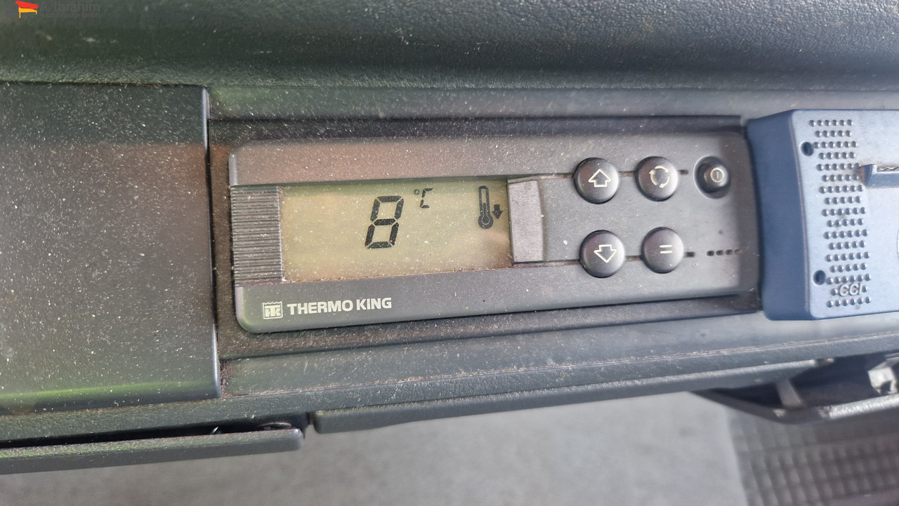 MAN 8.180 Thermokingkühlung - 30 ° sauber, 3. Gang kratzt, voll fahrbereit - Camión frigorífico: foto 4 MAN 8.180 Thermokingkühlung - 30 ° sauber, 3. Gang kratzt, voll fahrbereit - Camión frigorífico: foto 4