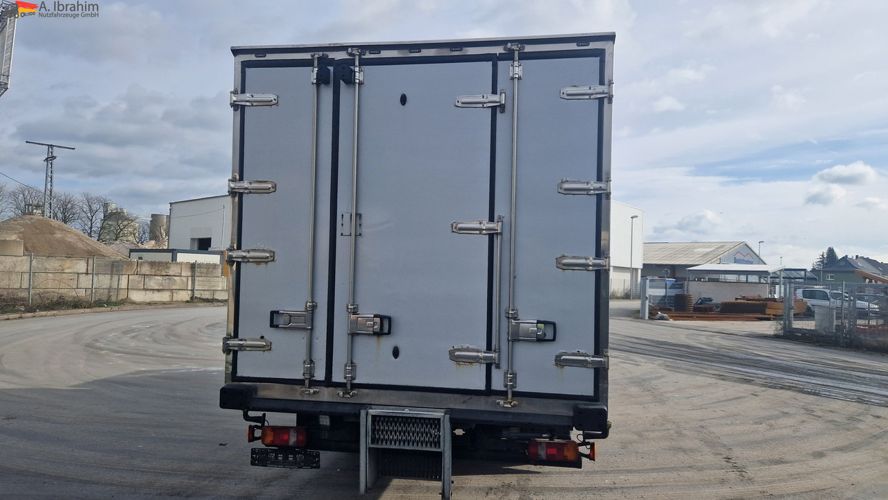 Camión frigorífico MAN 8.180 Thermokingkühlung - 30 ° sauber, 3. Gang kratzt, voll fahrbereit: foto 13 Camión frigorífico MAN 8.180 Thermokingkühlung - 30 ° sauber, 3. Gang kratzt, voll fahrbereit: foto 13