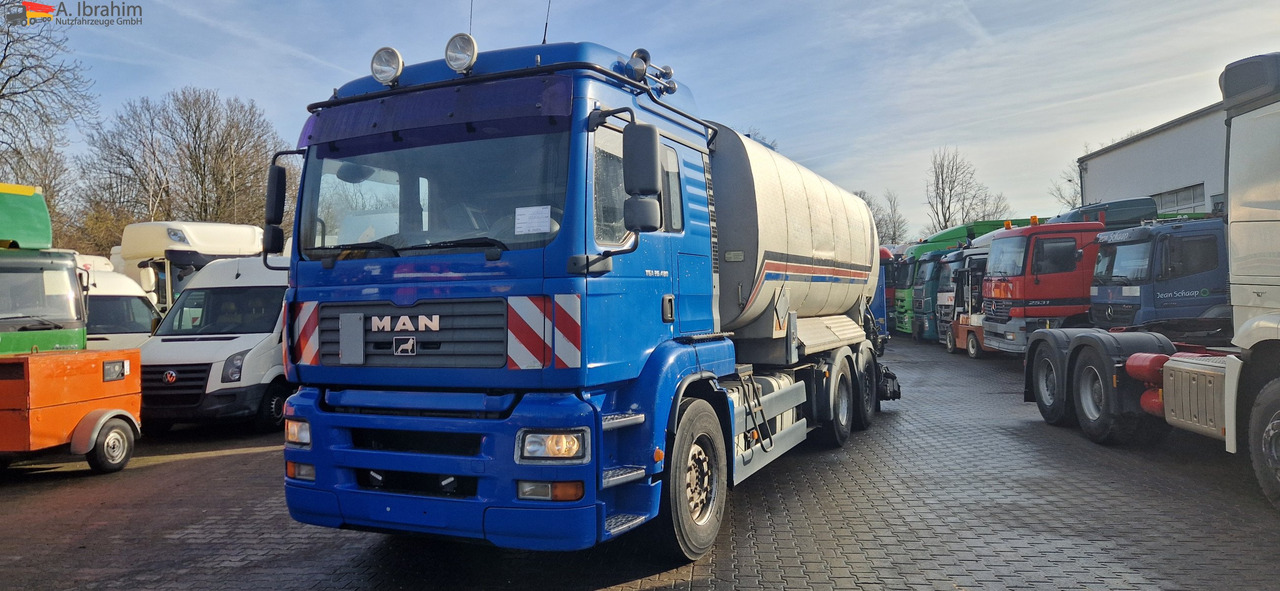 MAN TGA Asphaltspritze Schäfer 20 000 Liters - Camión cisterna: foto 1 MAN TGA Asphaltspritze Schäfer 20 000 Liters - Camión cisterna: foto 1