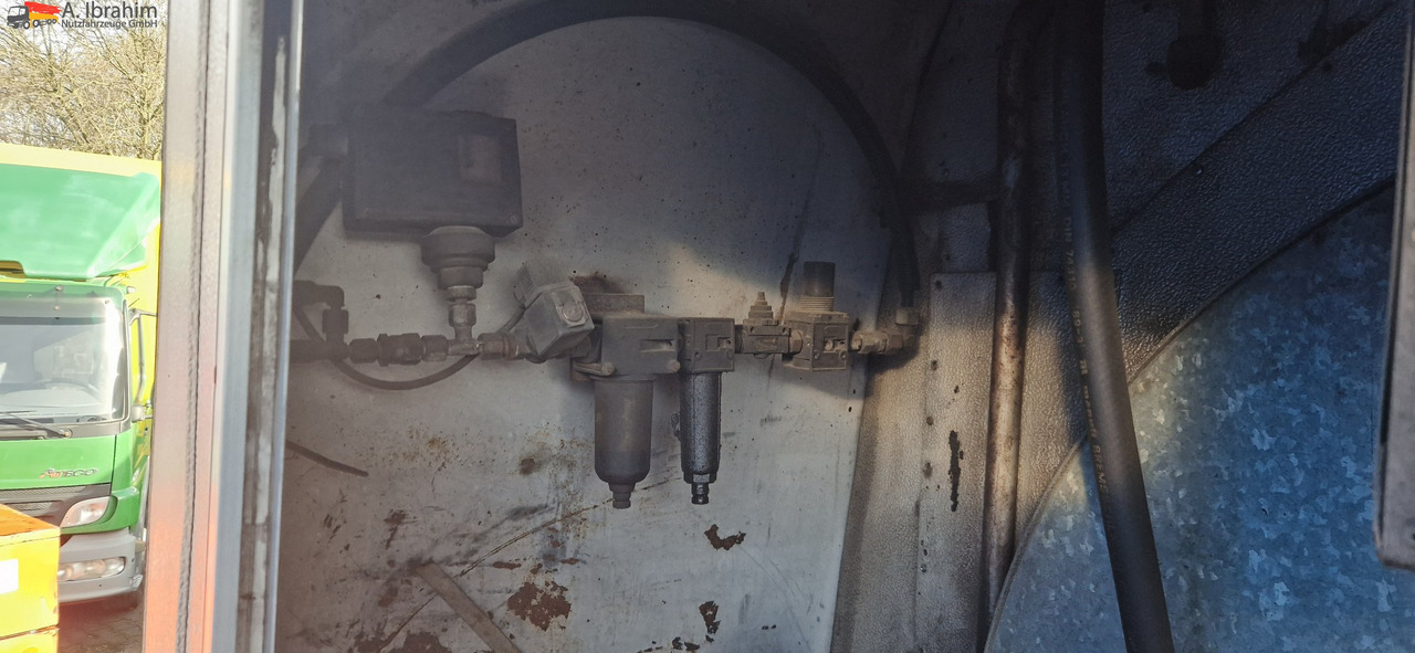 MAN TGA Asphaltspritze Schäfer 20 000 Liters - Camión cisterna: foto 2 MAN TGA Asphaltspritze Schäfer 20 000 Liters - Camión cisterna: foto 2