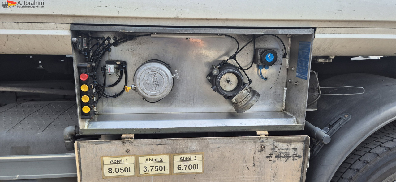 Mercedes-Benz Actros 2536 L 3 Kammern, 19500 L, mp3, Oben Unten Befüllung - Camión cisterna: foto 5 Mercedes-Benz Actros 2536 L 3 Kammern, 19500 L, mp3, Oben Unten Befüllung - Camión cisterna: foto 5