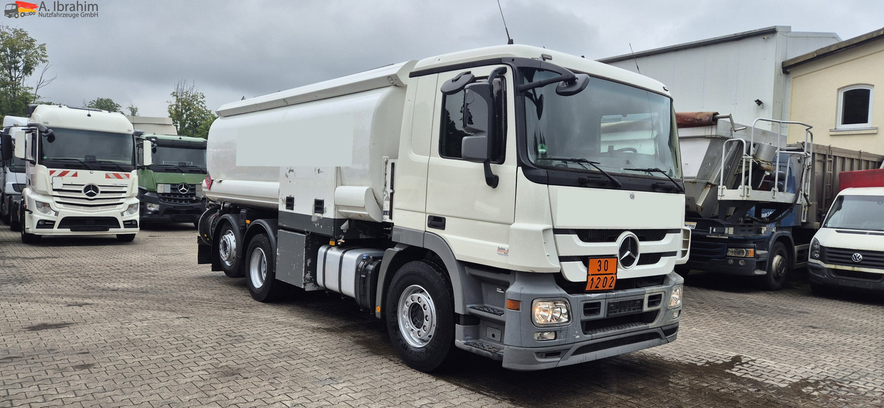 Camión cisterna Mercedes-Benz Actros 2536 L 3 Kammern, 19500 L, mp3, Oben Unten Befüllung: foto 9 Camión cisterna Mercedes-Benz Actros 2536 L 3 Kammern, 19500 L, mp3, Oben Unten Befüllung: foto 9