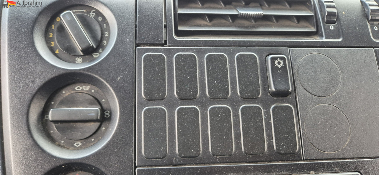 Mercedes-Benz Atego 823 LBW | Radstand 4900 mm | 7.2 m Pritsche Klima | 3 Pedals - Furgoneta con lona: foto 2 Mercedes-Benz Atego 823 LBW | Radstand 4900 mm | 7.2 m Pritsche Klima | 3 Pedals - Furgoneta con lona: foto 2