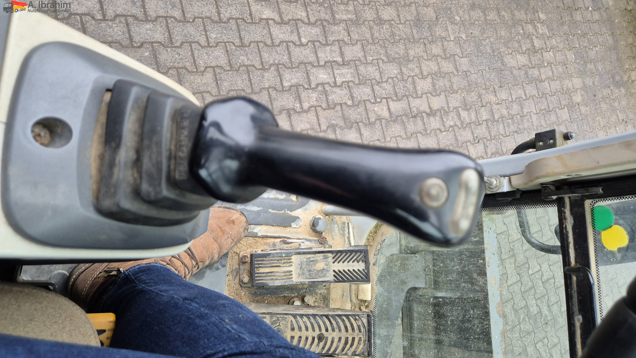 New Holland MH 2.6 Zustand gut, deutsche Maschine incl. Greifer und Dreservo - Excavadora de ruedas: foto 4 New Holland MH 2.6 Zustand gut, deutsche Maschine incl. Greifer und Dreservo - Excavadora de ruedas: foto 4