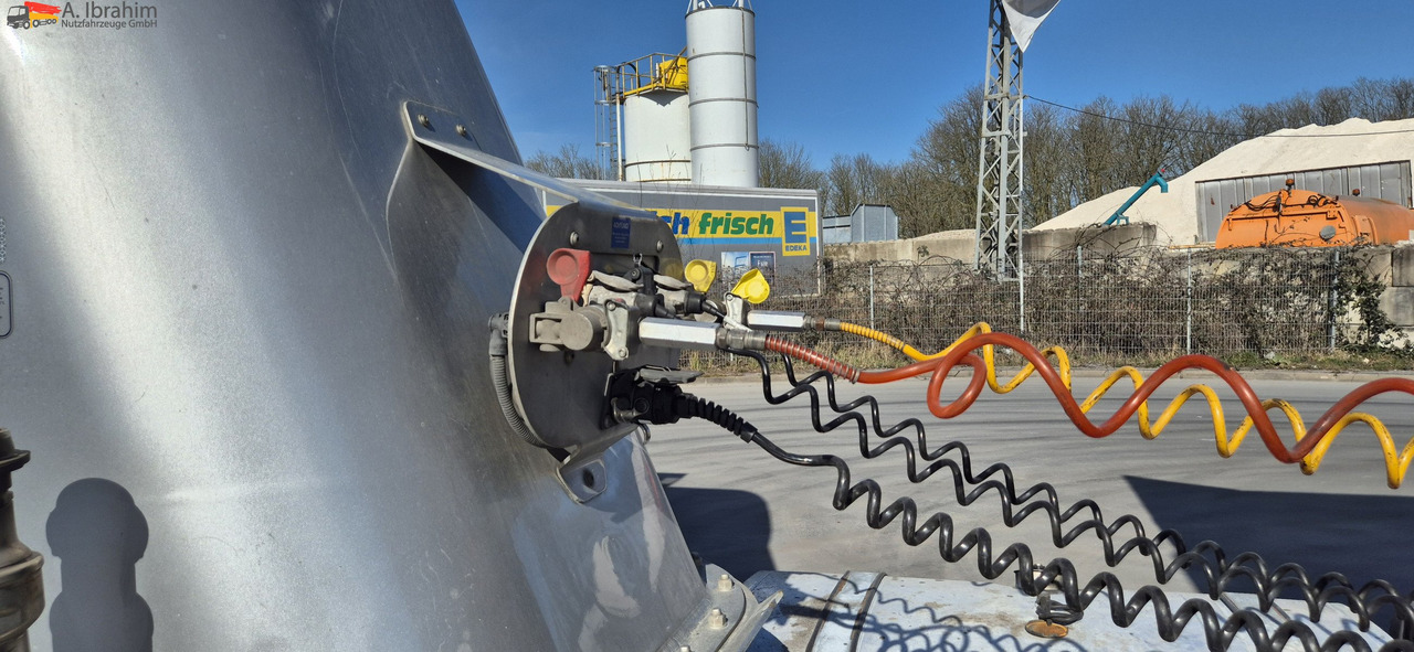 O.M.E.P.S Unfall, voll fahrbereit 35 cbm - Semirremolque silo: foto 2 O.M.E.P.S Unfall, voll fahrbereit 35 cbm - Semirremolque silo: foto 2