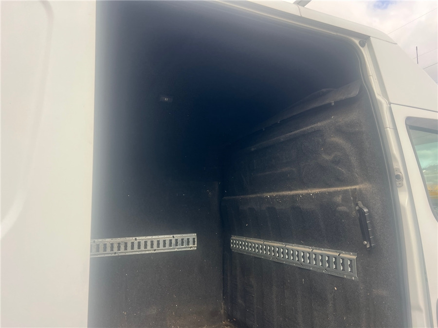 Furgón Iveco 35S16: foto 8