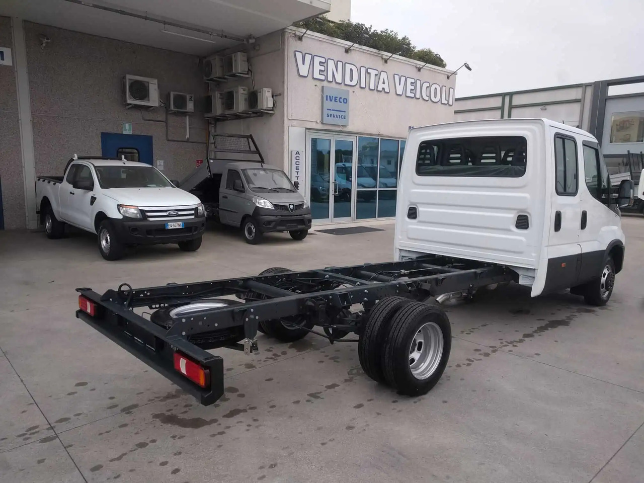 IVECO DAILY 35C18 DOPPIA CABINA 7 POSTI - Furgoneta: foto 5 IVECO DAILY 35C18 DOPPIA CABINA 7 POSTI - Furgoneta: foto 5