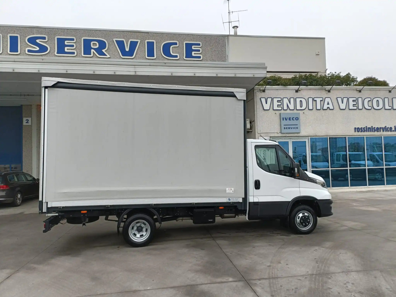 IVECO DAILY 35C16 3000 cc KM 0 - Furgoneta con lona: foto 4 IVECO DAILY 35C16 3000 cc KM 0 - Furgoneta con lona: foto 4