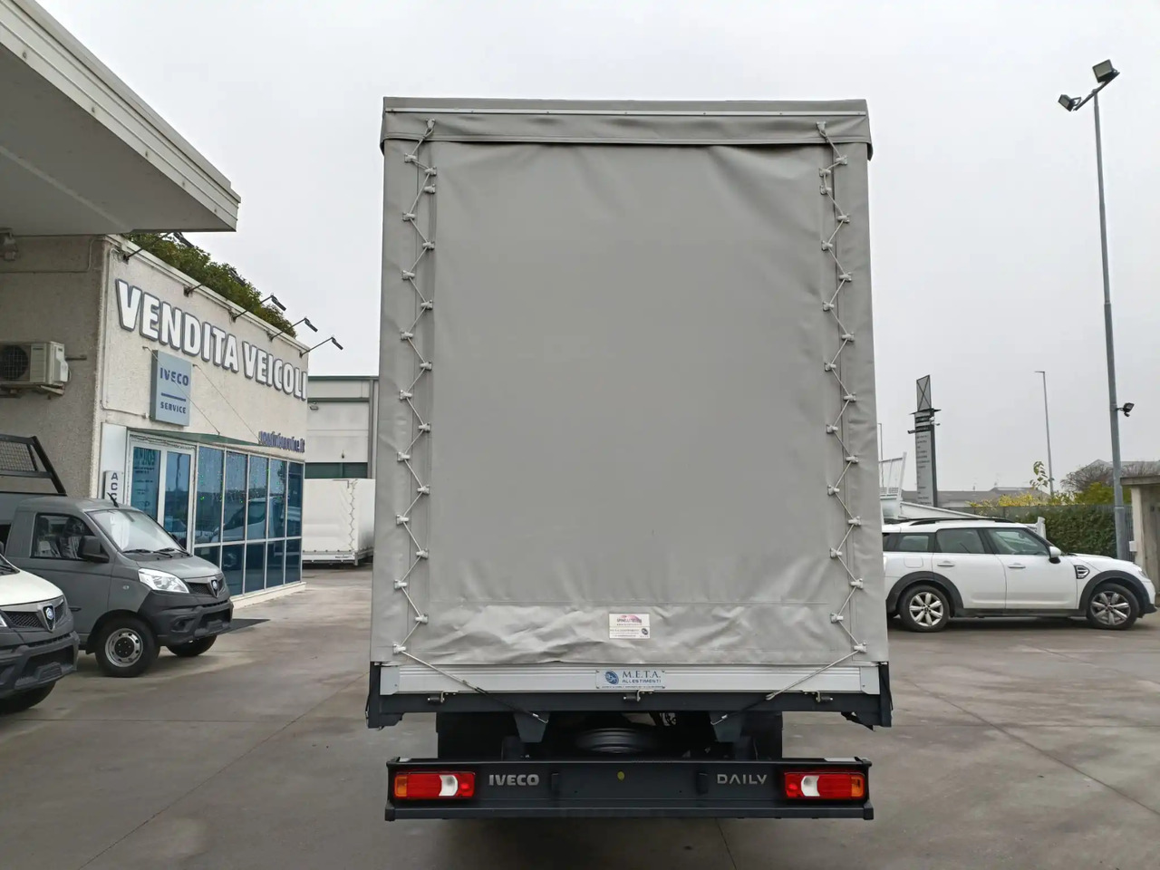 IVECO DAILY 35C16 3000 cc KM 0 - Furgoneta con lona: foto 5 IVECO DAILY 35C16 3000 cc KM 0 - Furgoneta con lona: foto 5