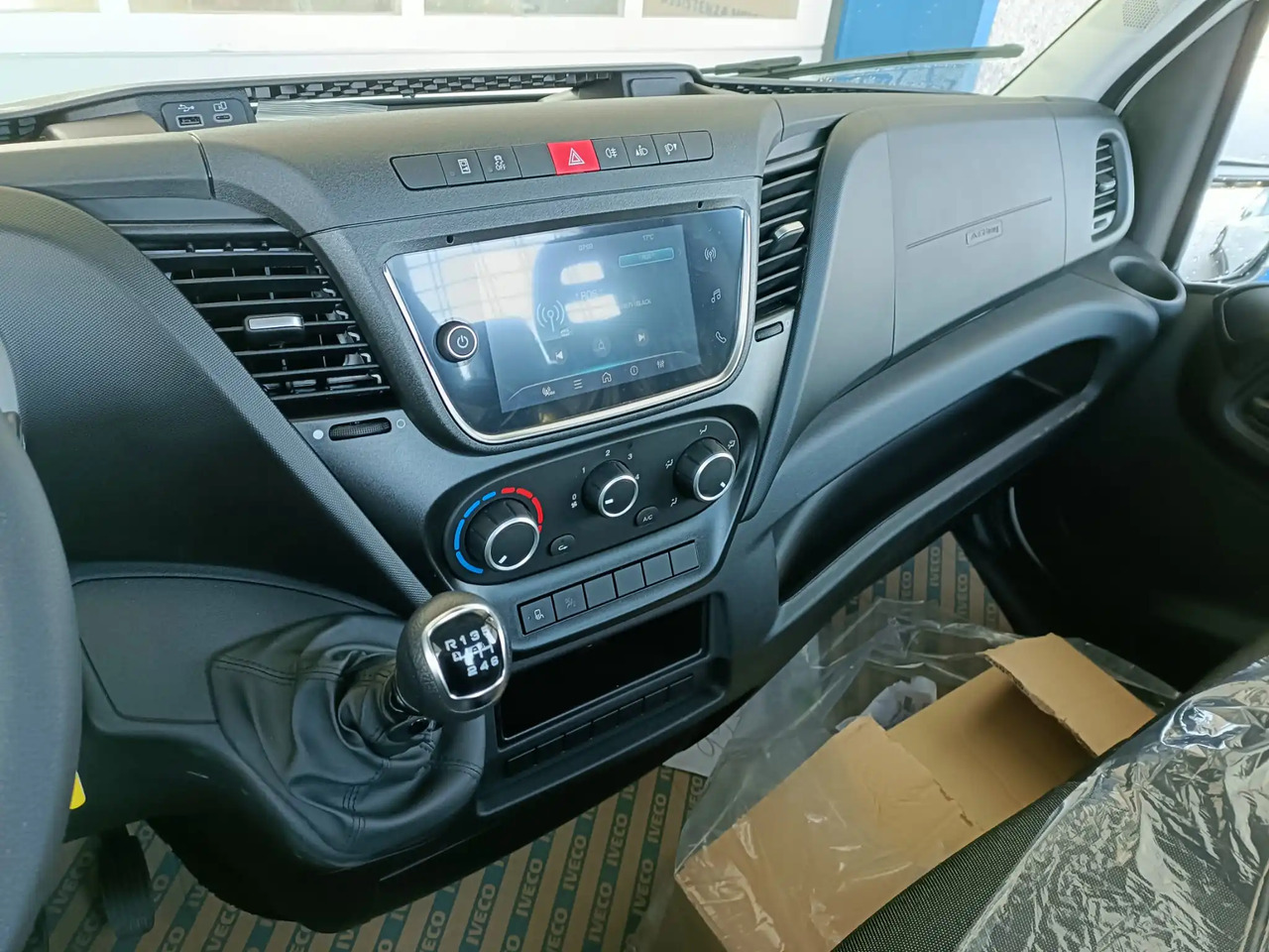 Furgoneta basculante IVECO DAILY 35C16 NUOVO 3.0 cc MOD: 2025 RIBALTABILE: foto 11