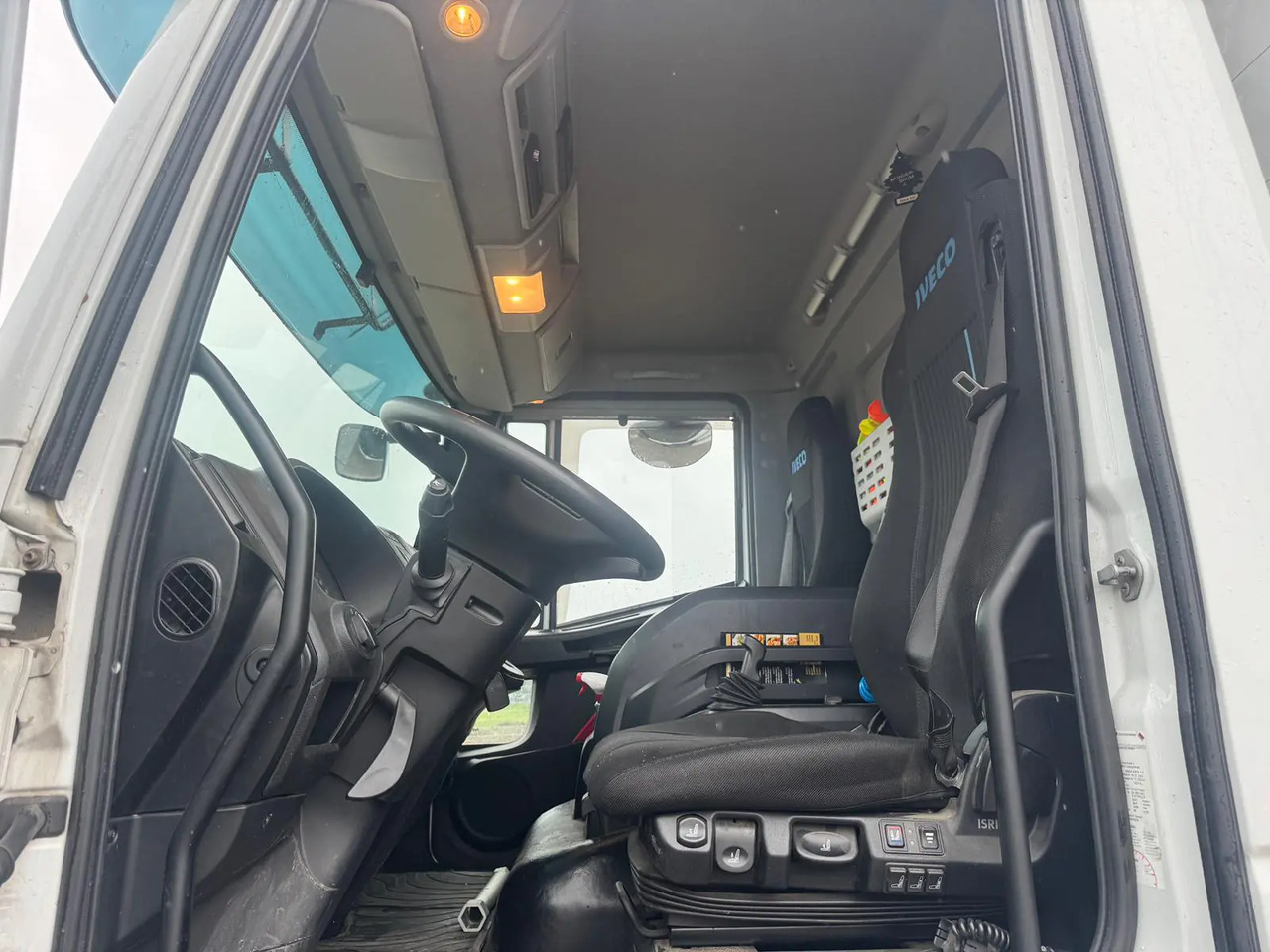 IVECO EUROCARGO 180E32P - Camión chasis: foto 2 IVECO EUROCARGO 180E32P - Camión chasis: foto 2